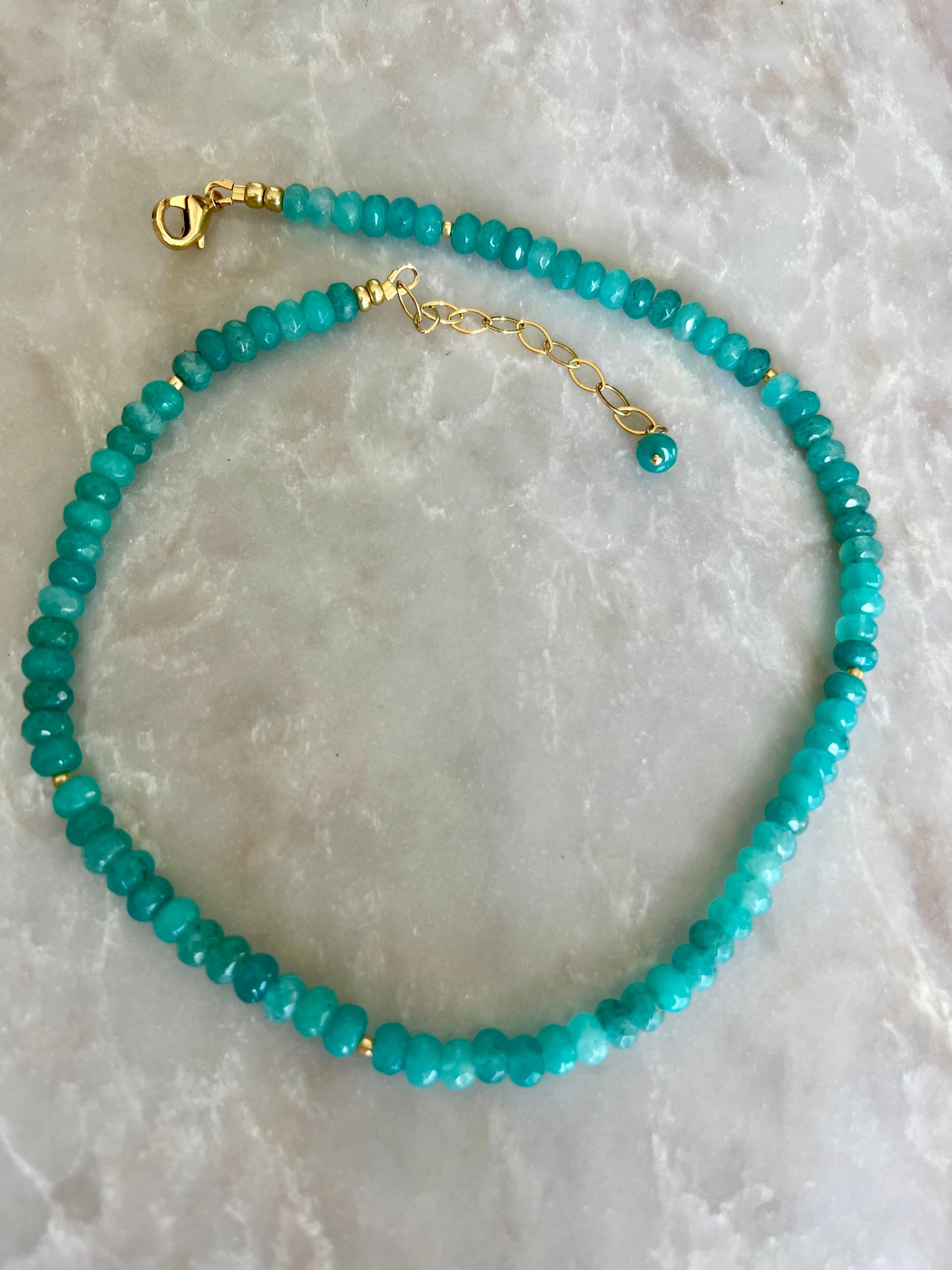 Jade en azul